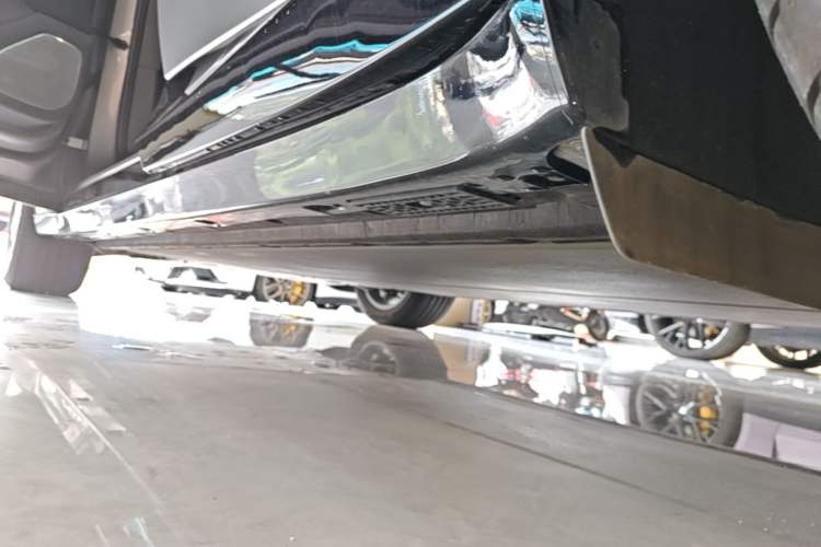 Used Xiaomi Auto YU7 2025 Ultra-Long Range Rear-Wheel Drive Version Left Side Sill