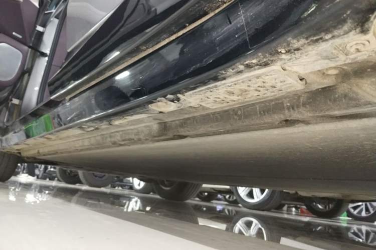 Used Xiaomi Auto YU7 2025 Ultra-Long Range All-Wheel Drive Pro Version Left Side Sill