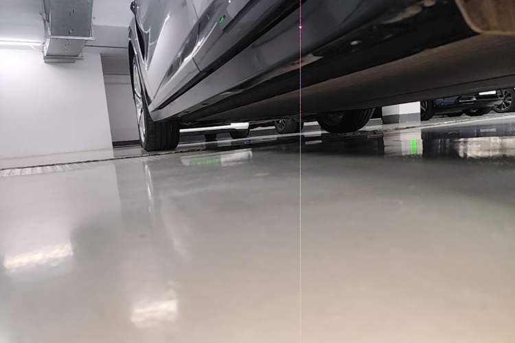 Used Xiaomi Auto YU7 2025 Ultra-Long Range All-Wheel Drive Pro Version Left Side Sill