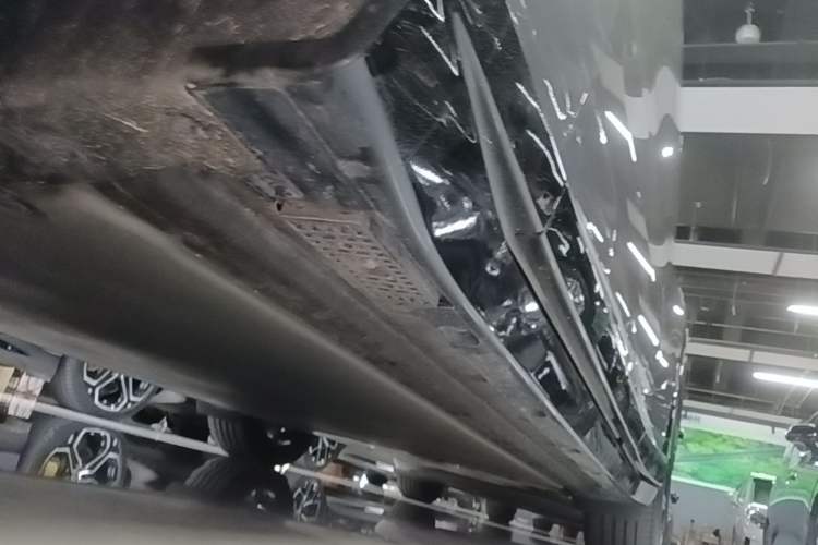 Used Xiaomi Auto YU7 2025 Ultra-Long Range All-Wheel Drive Pro Version Left Side Sill
