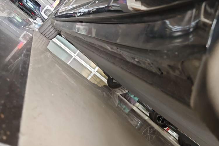 Used Xiaomi Auto YU7 2025 Ultra-Long Range All-Wheel Drive Pro Version Left Side Sill