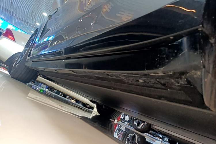 Used Xiaomi Auto YU7 2025 Ultra-Long Range Rear-Wheel Drive Version Left Side Sill