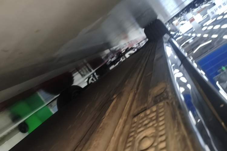 Used Xiaomi Auto YU7 2025 Ultra-Long Range High-Performance All-Wheel-Drive Max Edition Left Side Sill