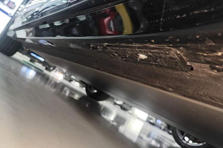 Used Xiaomi Auto YU7 2025 Ultra-Long Range Rear-Wheel Drive Version Left Side Sill