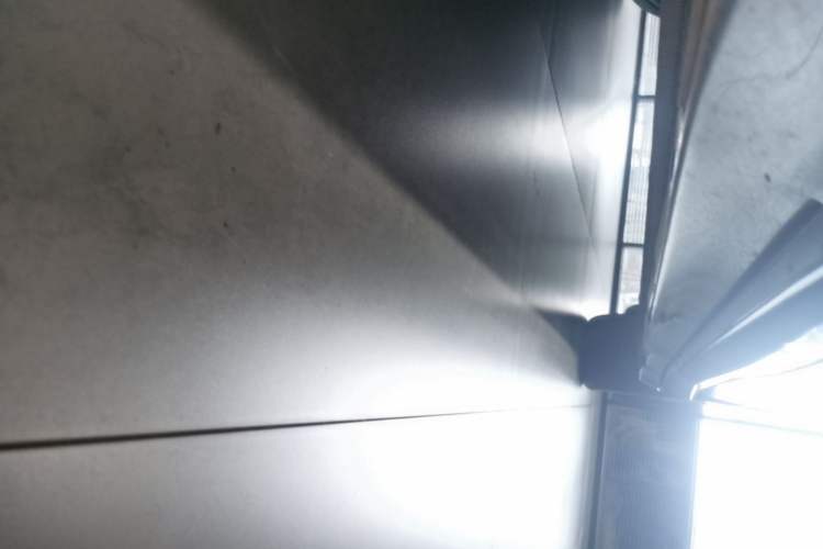 Used Xiaomi Auto YU7 2025 Ultra-Long Range High-Performance All-Wheel-Drive Max Edition Left Side Sill