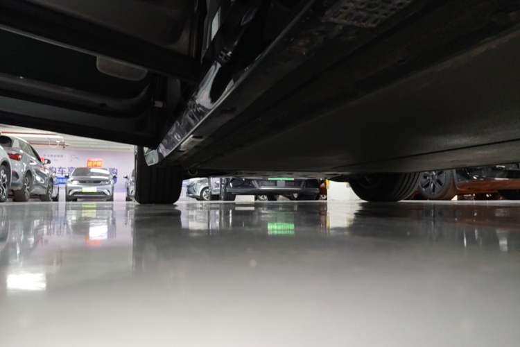 Used Xiaomi Auto YU7 2025 Ultra-Long Range Rear-Wheel Drive Version Left Side Sill