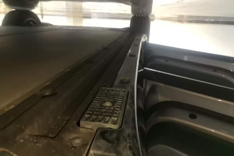 Used Xiaomi Auto YU7 2025 Ultra-Long Range Rear-Wheel Drive Version Left Side Sill