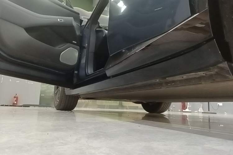 Used Xiaomi Auto YU7 2025 Ultra-Long Range Rear-Wheel Drive Version Left Side Sill