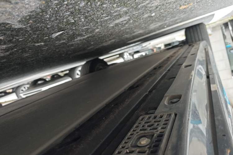 Used Xiaomi Auto YU7 2025 Ultra-Long Range Rear-Wheel Drive Version Left Side Sill