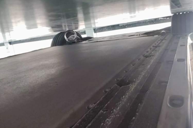 Used Xiaomi Auto YU7 2025 Ultra-Long Range High-Performance All-Wheel-Drive Max Edition Left Side Sill
