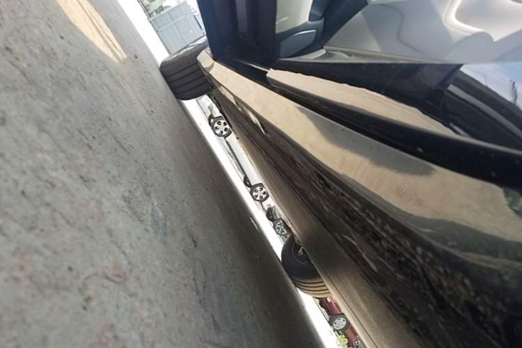 Used Xiaomi Auto YU7 2025 Ultra-Long Range Rear-Wheel Drive Version Left Side Sill