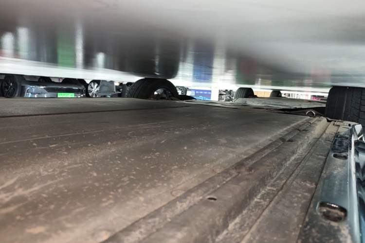 Used Xiaomi Auto YU7 2025 Ultra-Long Range Rear-Wheel Drive Version Left Side Sill