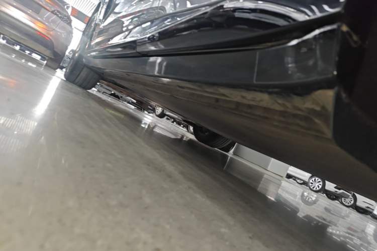 Used Xiaomi Auto YU7 2025 Ultra-Long Range All-Wheel Drive Pro Version Left Side Sill
