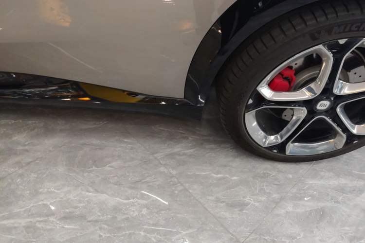Used Xiaomi Auto YU7 2025 Ultra-Long Range High-Performance All-Wheel-Drive Max Edition Left Side Sill