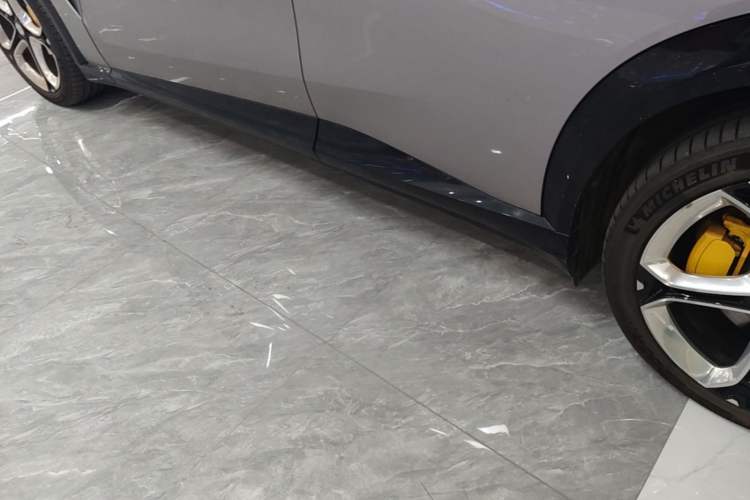 Used Xiaomi Auto YU7 2025 Ultra-Long Range All-Wheel Drive Pro Version Left Side Sill