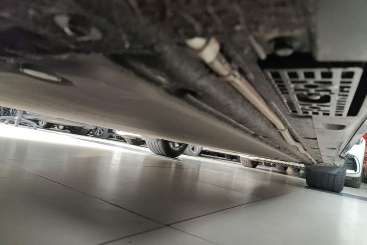 Used Xiaomi Auto YU7 2025 Ultra-Long Range All-Wheel Drive Pro Version Left Side Sill