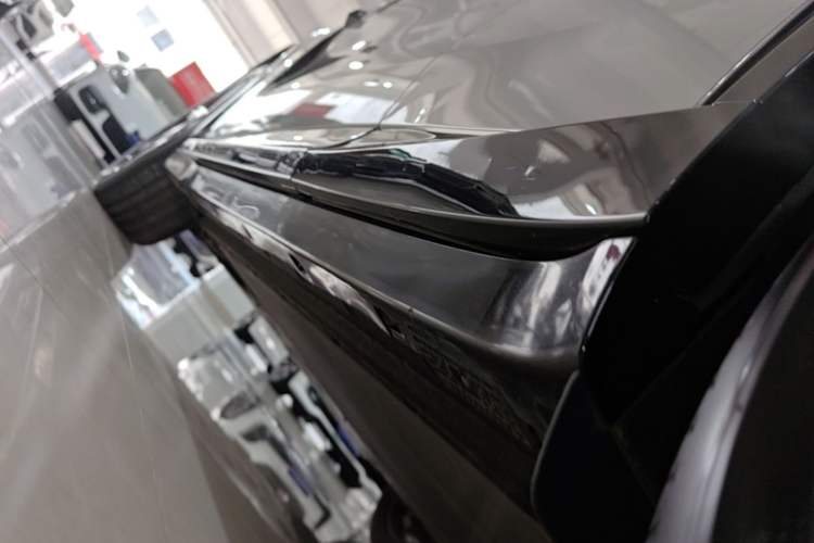Used Xiaomi Auto YU7 2025 Ultra-Long Range Rear-Wheel Drive Version Left Side Sill
