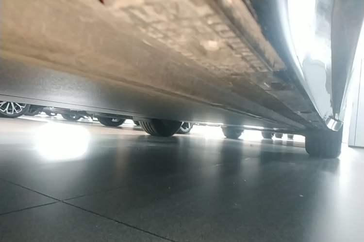 Used Xiaomi Auto YU7 2025 Ultra-Long Range Rear-Wheel Drive Version Left Side Sill
