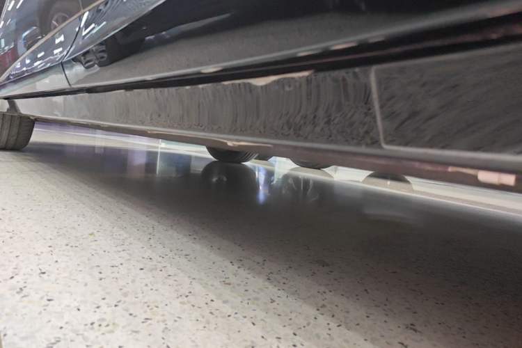 Used Xiaomi Auto YU7 2025 Ultra-Long Range Rear-Wheel Drive Version Left Side Sill