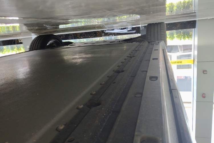 Used Xiaomi Auto YU7 2025 Ultra-Long Range High-Performance All-Wheel-Drive Max Edition Left Side Sill
