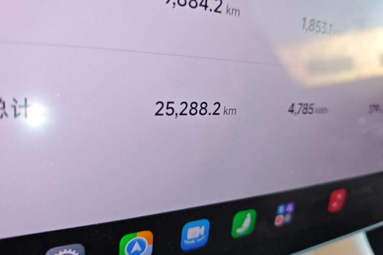 Used Xiaomi Auto YU7 2025 Ultra-Long Range High-Performance All-Wheel-Drive Max Edition Odometer Close Up