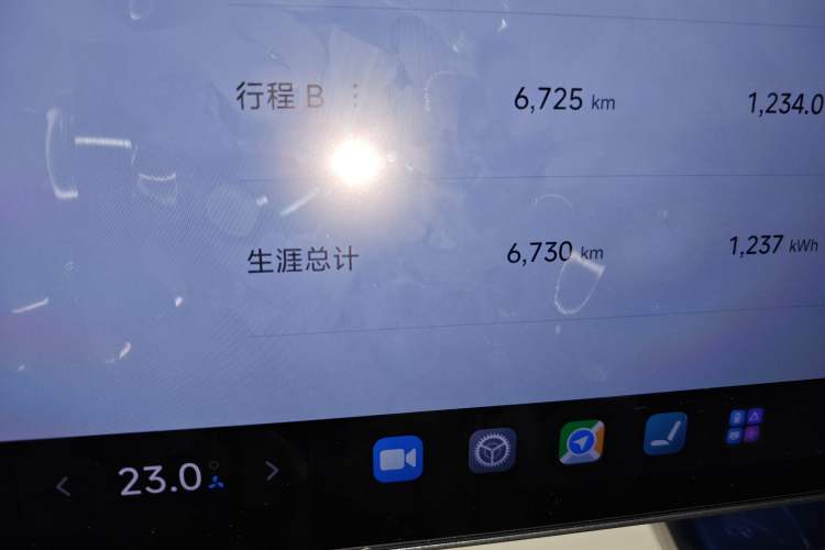 Used Xiaomi Auto YU7 2025 Ultra-Long Range High-Performance All-Wheel-Drive Max Edition Odometer Close Up
