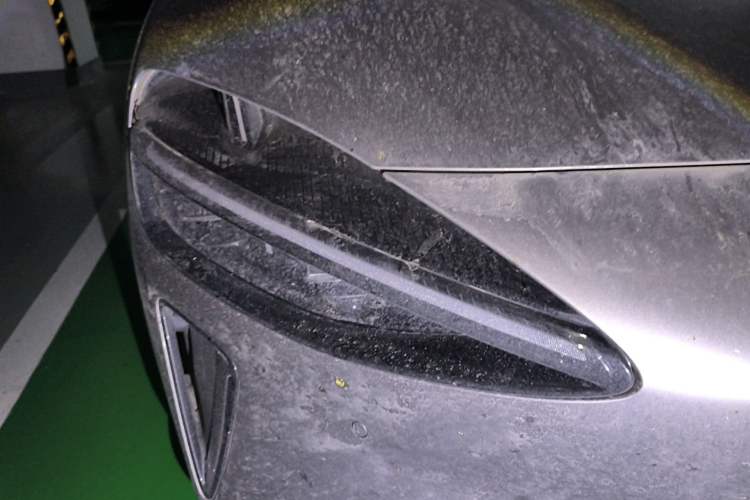 Used Xiaomi Auto YU7 2025 Ultra-Long Range Rear-Wheel Drive Version Right Front Headlight