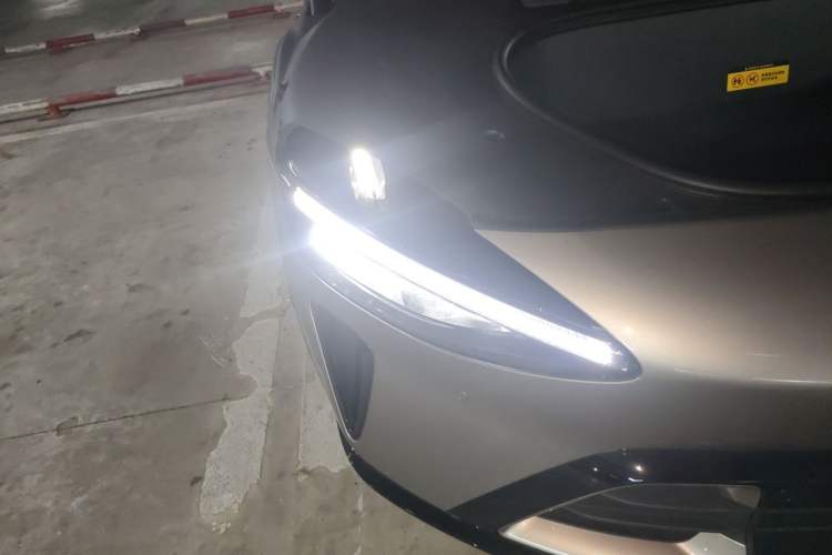 Used Xiaomi Auto YU7 2025 Ultra-Long Range High-Performance All-Wheel-Drive Max Edition Right Front Headlight