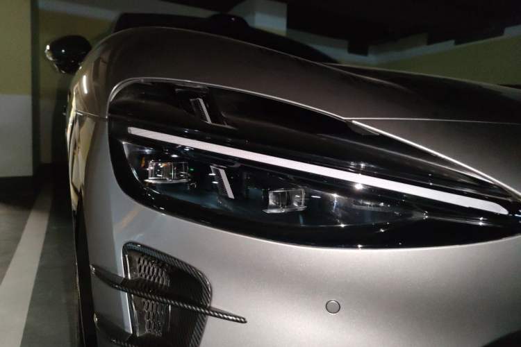 Used Xiaomi Auto YU7 2025 Ultra-Long Range High-Performance All-Wheel-Drive Max Edition Right Front Headlight