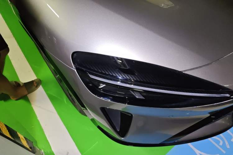Used Xiaomi Auto YU7 2025 Ultra-Long Range High-Performance All-Wheel-Drive Max Edition Right Front Headlight