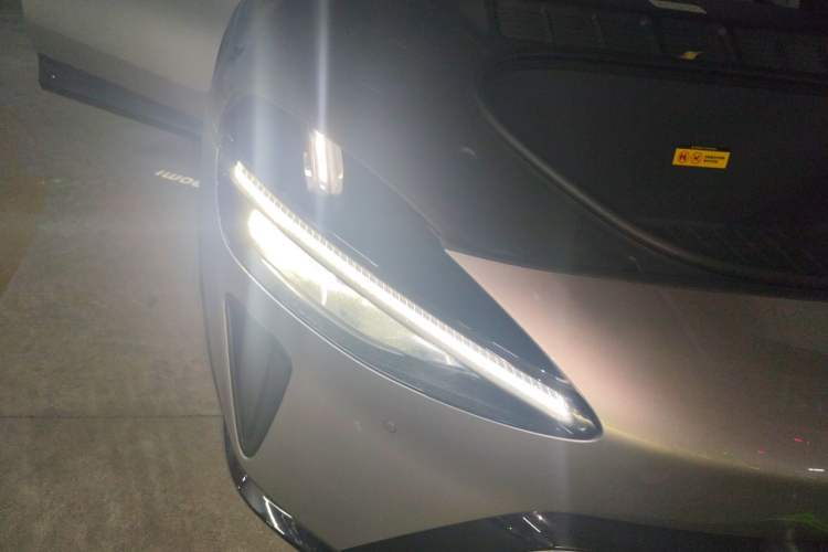 Used Xiaomi Auto YU7 2025 Ultra-Long Range High-Performance All-Wheel-Drive Max Edition Right Front Headlight