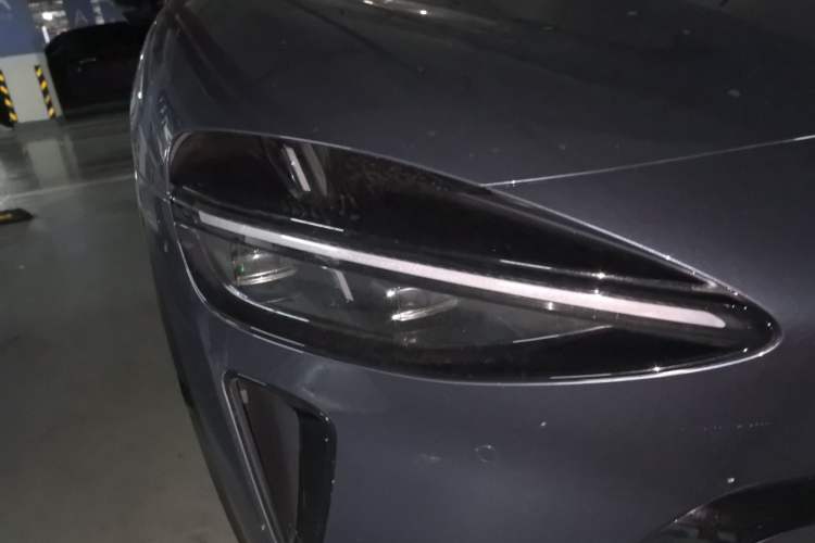Used Xiaomi Auto YU7 2025 Ultra-Long Range High-Performance All-Wheel-Drive Max Edition Right Front Headlight