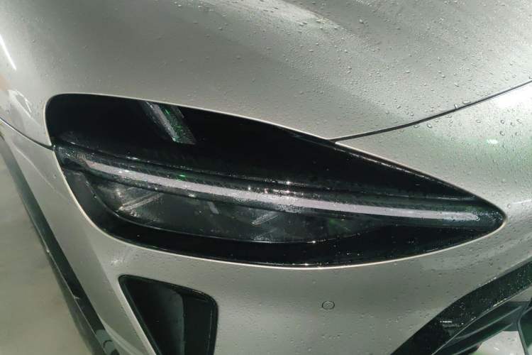 Used Xiaomi Auto YU7 2025 Ultra-Long Range All-Wheel Drive Pro Version Right Front Headlight