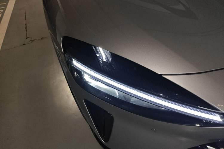 Used Xiaomi Auto YU7 2025 Ultra-Long Range All-Wheel Drive Pro Version Right Front Headlight