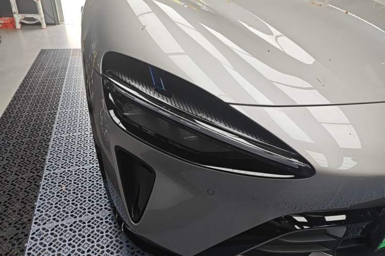 Used Xiaomi Auto YU7 2025 Ultra-Long Range High-Performance All-Wheel-Drive Max Edition Right Front Headlight
