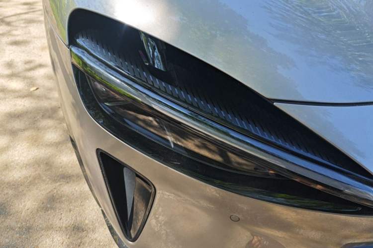 Used Xiaomi Auto YU7 2025 Ultra-Long Range All-Wheel Drive Pro Version Right Front Headlight