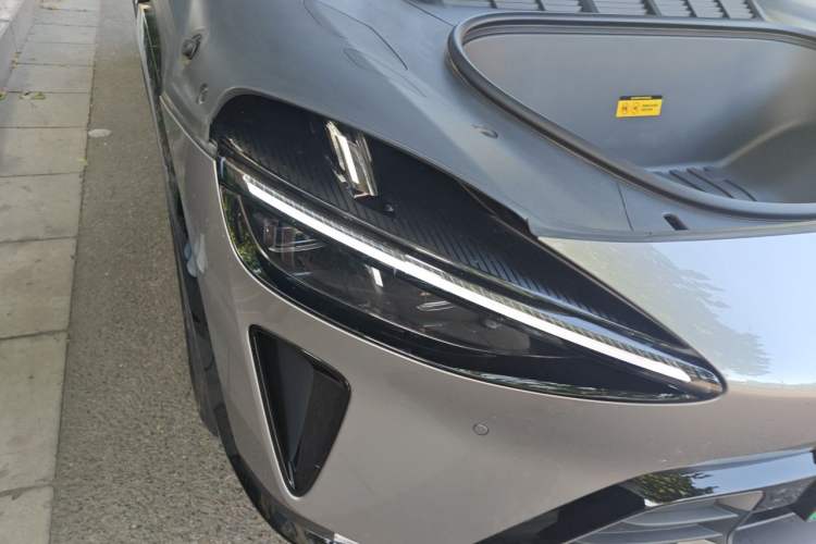 Used Xiaomi Auto YU7 2025 Ultra-Long Range All-Wheel Drive Pro Version Right Front Headlight