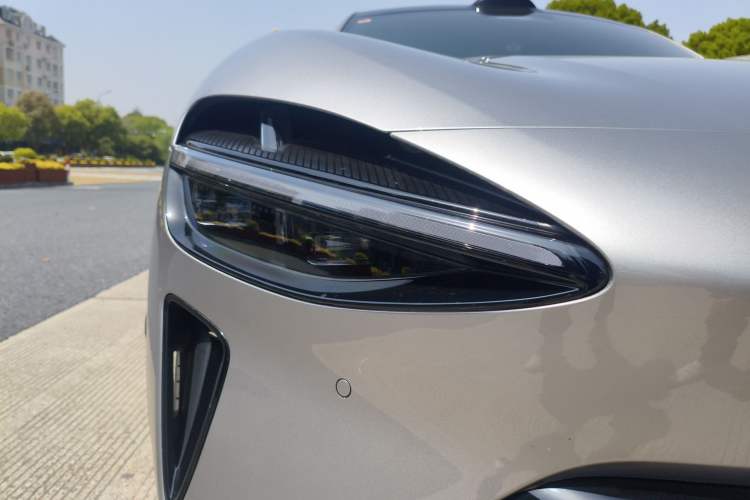 Used Xiaomi Auto YU7 2025 Ultra-Long Range High-Performance All-Wheel-Drive Max Edition Right Front Headlight