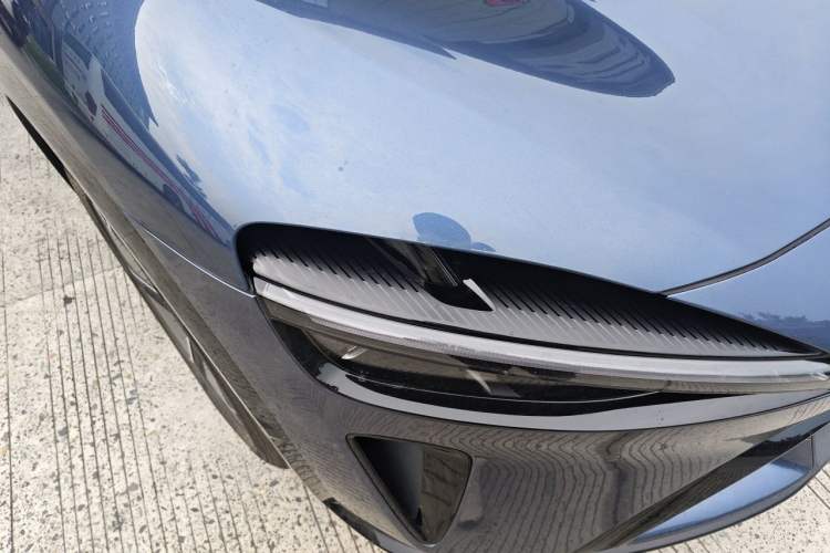 Used Xiaomi Auto YU7 2025 Ultra-Long Range Rear-Wheel Drive Version Right Front Headlight