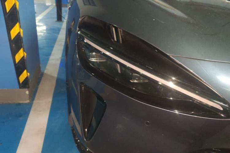 Used Xiaomi Auto YU7 2025 Ultra-Long Range High-Performance All-Wheel-Drive Max Edition Right Front Headlight