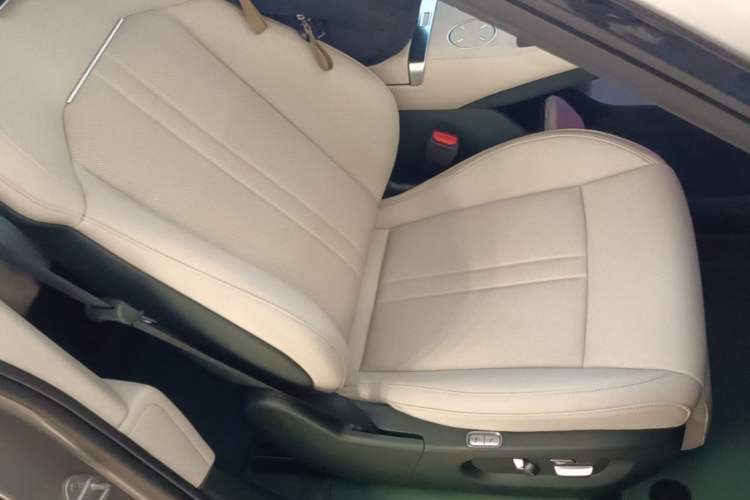 Used Xiaomi Auto YU7 2025 Ultra-Long Range High-Performance All-Wheel-Drive Max Edition Right Front Seat