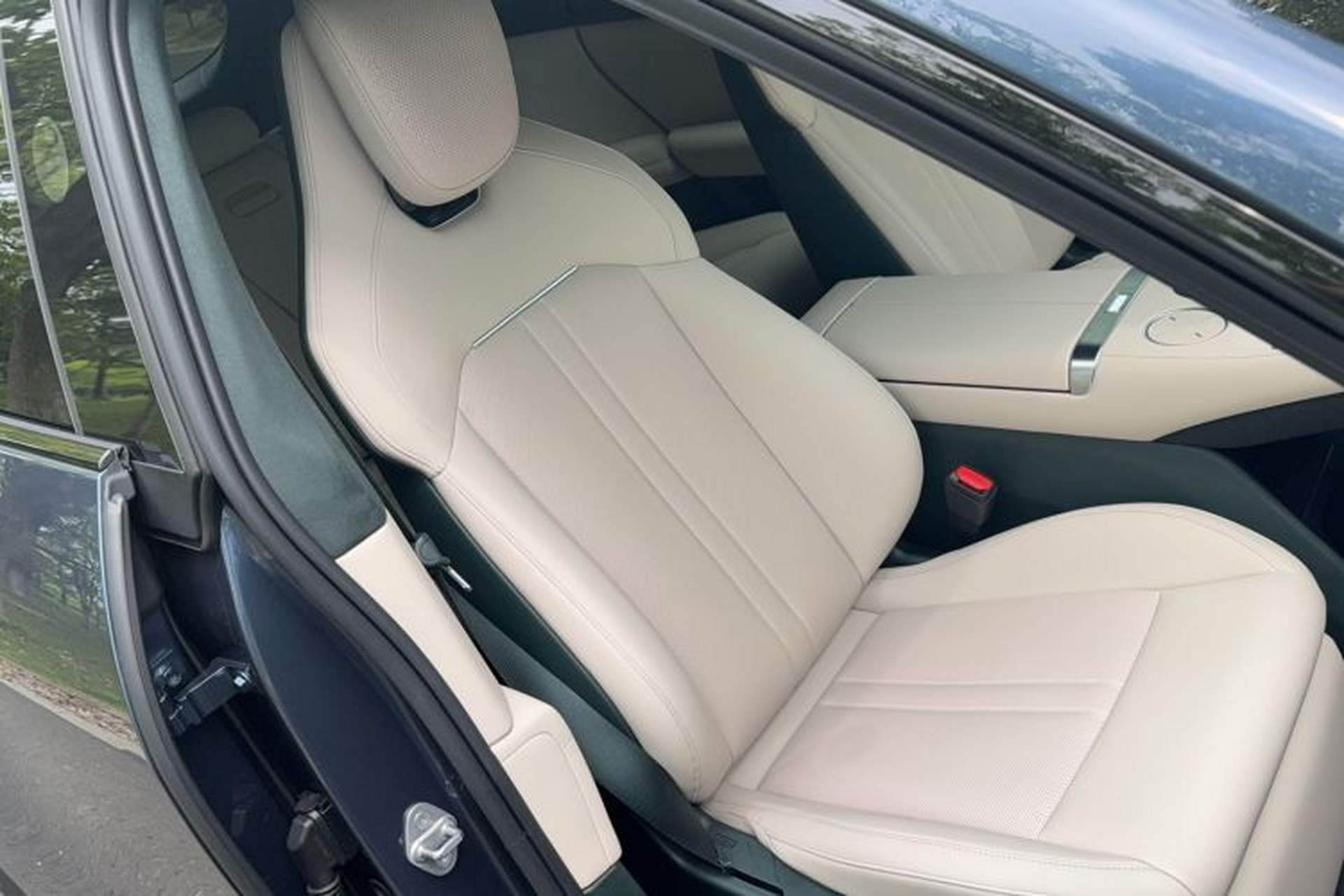 Used Xiaomi Auto YU7 2025 Ultra-Long Range High-Performance All-Wheel-Drive Max Edition Right Front Seat