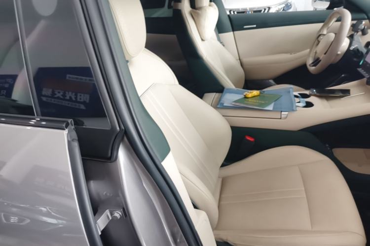 Used Xiaomi Auto YU7 2025 Ultra-Long Range All-Wheel Drive Pro Version Right Front Seat