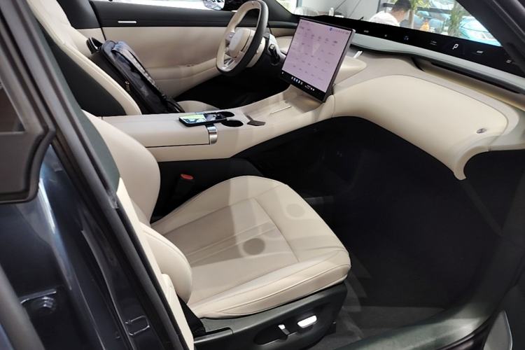 Used Xiaomi Auto YU7 2025 Ultra-Long Range Rear-Wheel Drive Version Right Front Seat