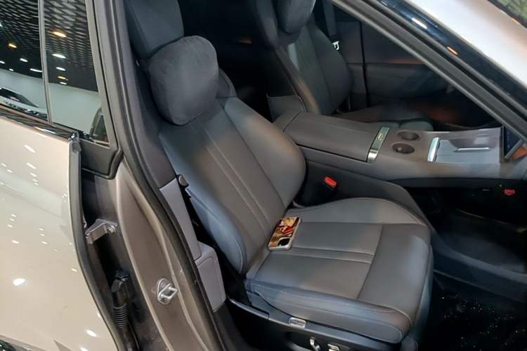 Used Xiaomi Auto YU7 2025 Ultra-Long Range Rear-Wheel Drive Version Right Front Seat