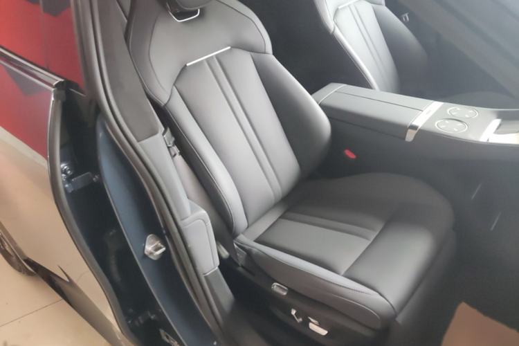 Used Xiaomi Auto YU7 2025 Ultra-Long Range High-Performance All-Wheel-Drive Max Edition Right Front Seat
