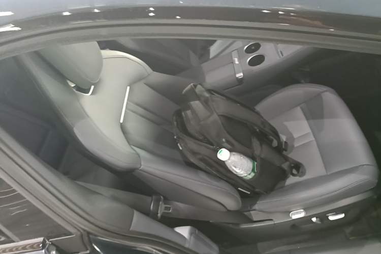 Used Xiaomi Auto YU7 2025 Ultra-Long Range Rear-Wheel Drive Version Right Front Seat