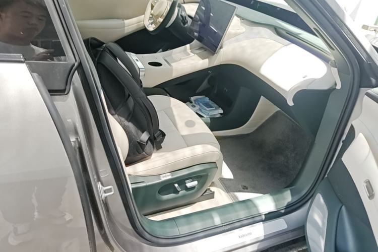 Used Xiaomi Auto YU7 2025 Ultra-Long Range Rear-Wheel Drive Version Right Front Seat