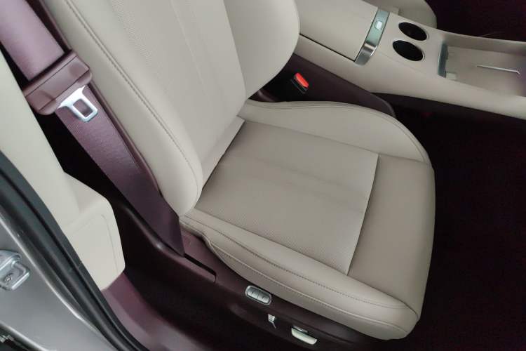Used Xiaomi Auto YU7 2025 Ultra-Long Range All-Wheel Drive Pro Version Right Front Seat
