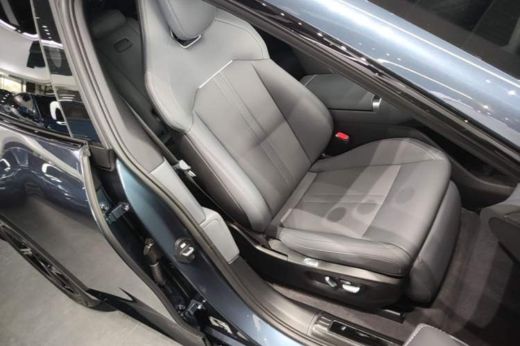 Used Xiaomi Auto YU7 2025 Ultra-Long Range Rear-Wheel Drive Version Right Front Seat